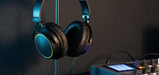 O Impacto do Design Sonoro na Imersão de Hades 2